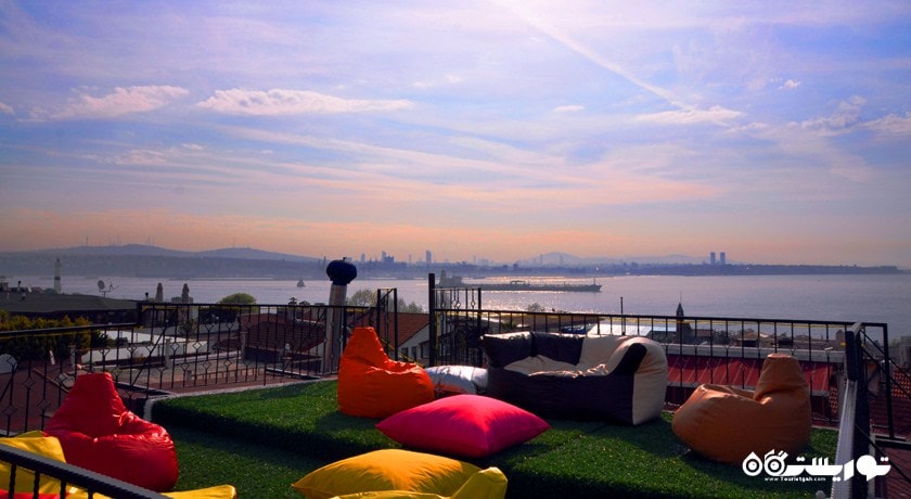 نشیمن تراس با چشم انداز دریا